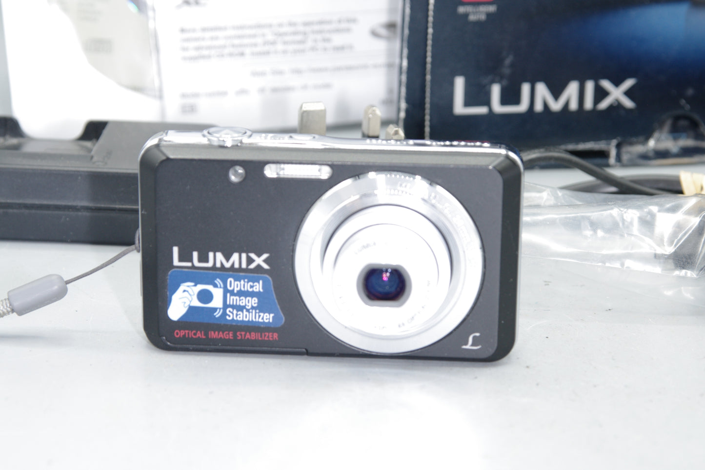 Boxed Panasonic Lumix DMC-FS28 14.1MP Digital Compact Camera