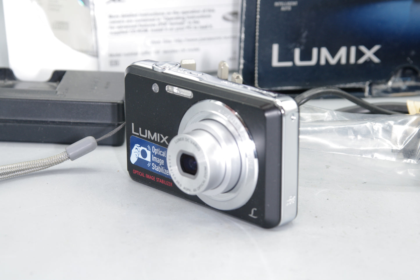 Boxed Panasonic Lumix DMC-FS28 14.1MP Digital Compact Camera