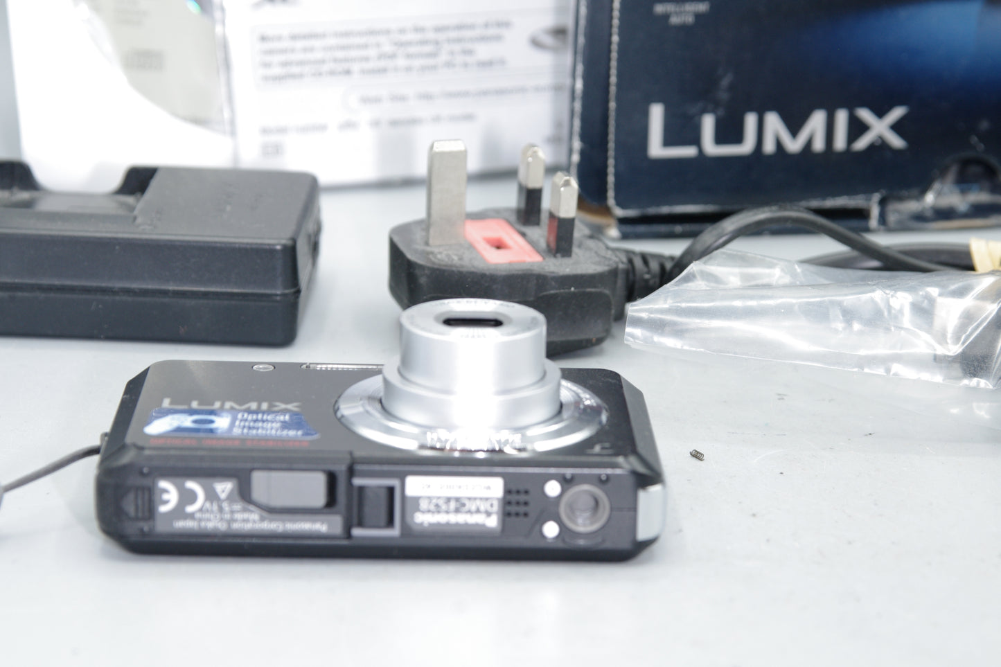 Boxed Panasonic Lumix DMC-FS28 14.1MP Digital Compact Camera