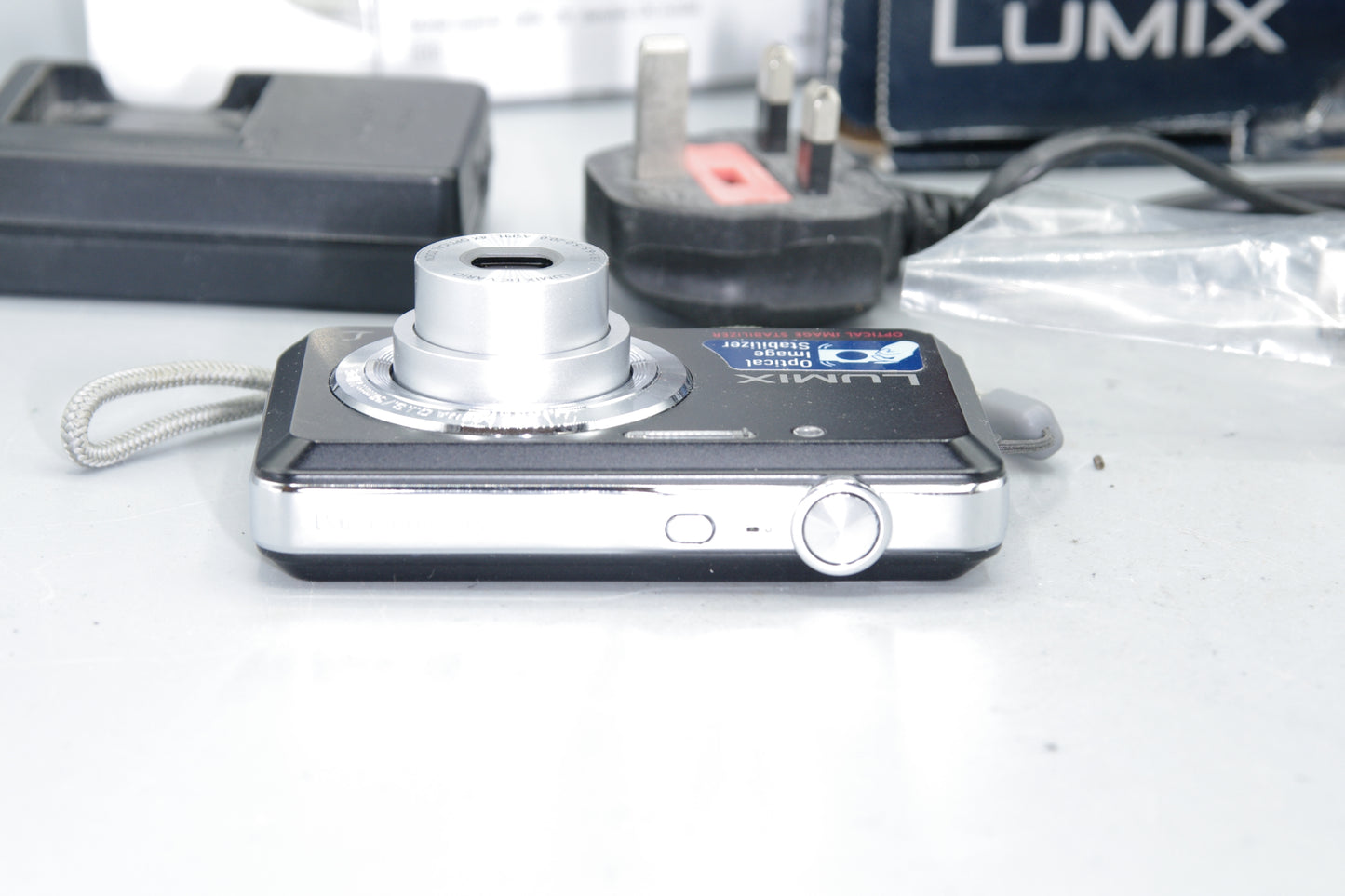Boxed Panasonic Lumix DMC-FS28 14.1MP Digital Compact Camera