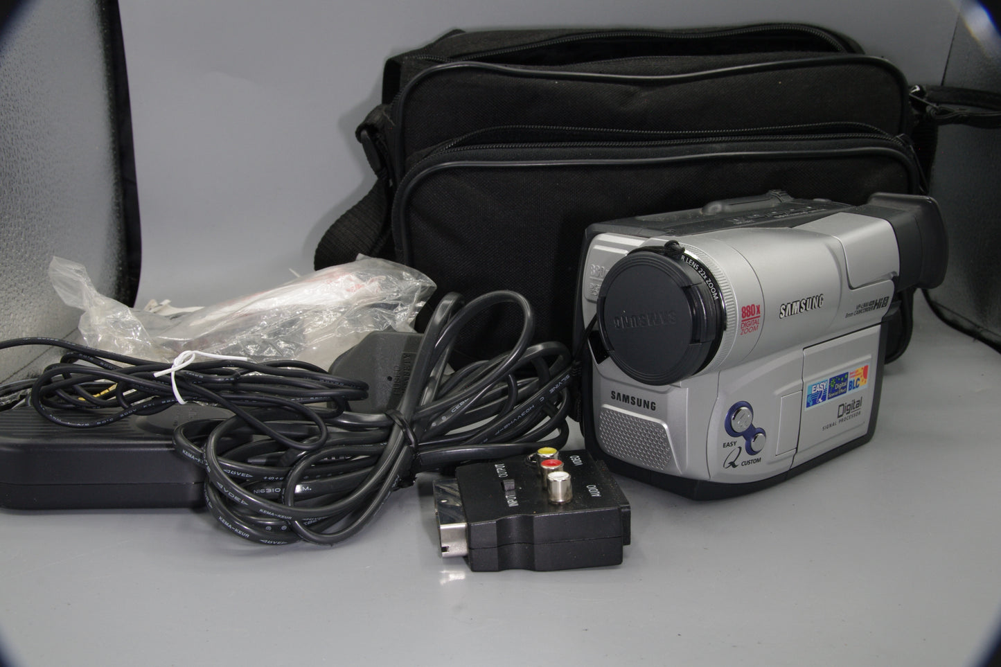 Samsung VP-L900 Hi8 Camcorder in mint condition with all accessories