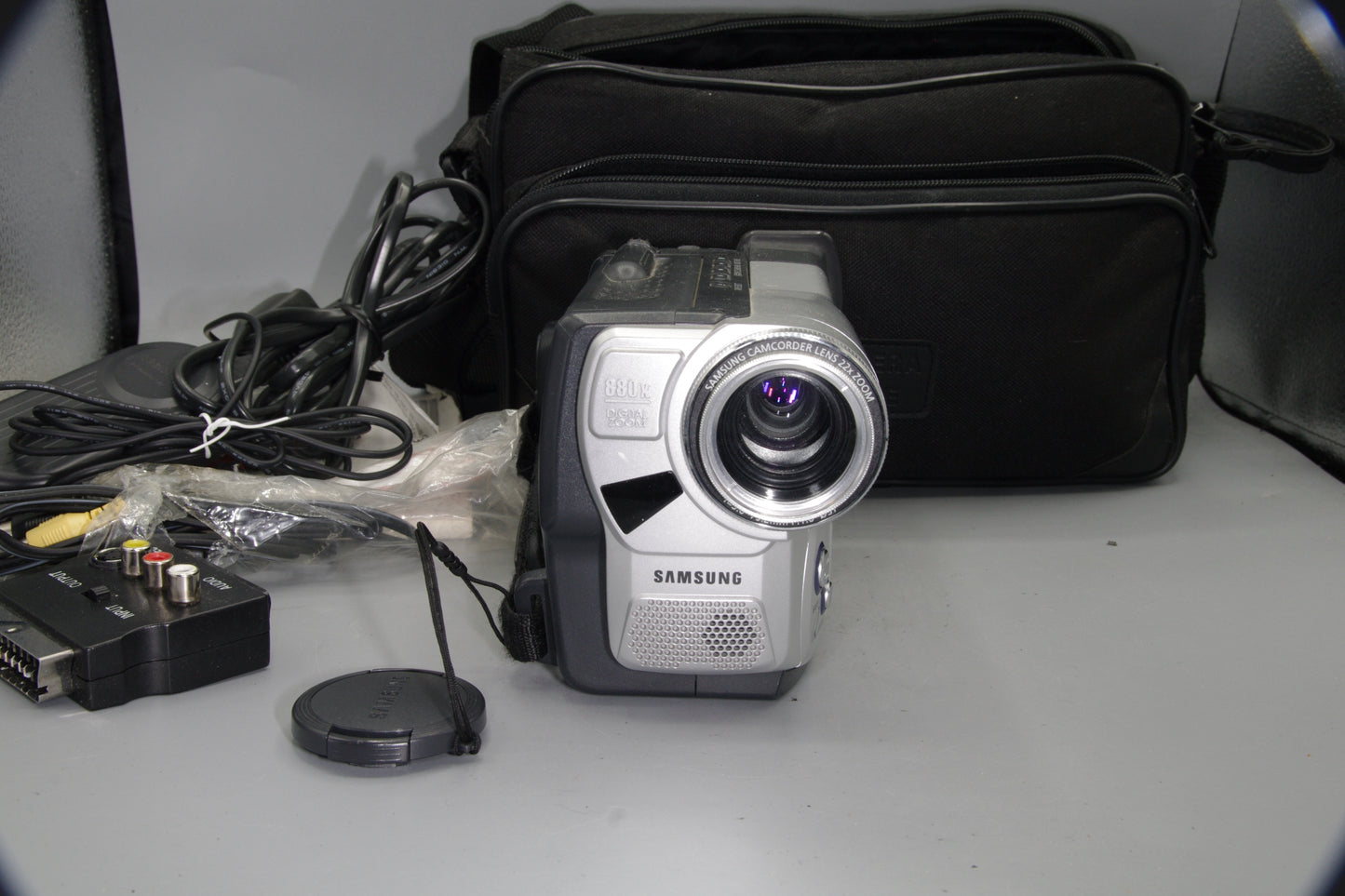 Samsung VP-L900 Hi8 Camcorder in mint condition with all accessories