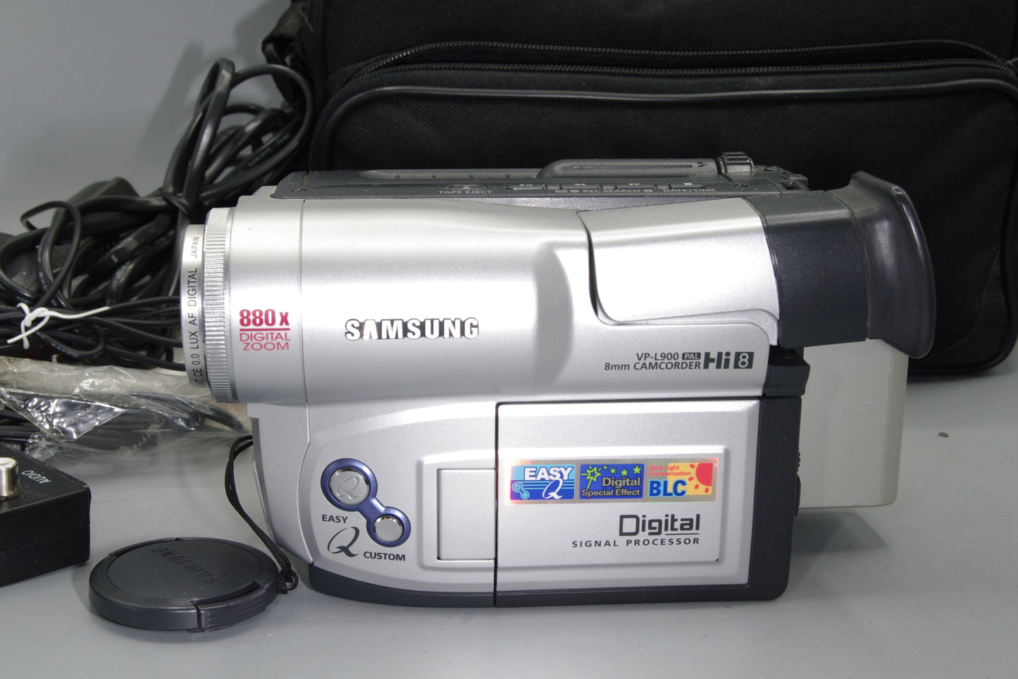 Samsung VP-L900 Hi8 Camcorder in mint condition with all accessories