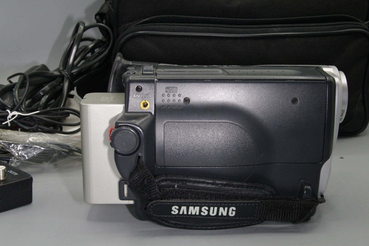 Samsung VP-L900 Hi8 Camcorder in mint condition with all accessories