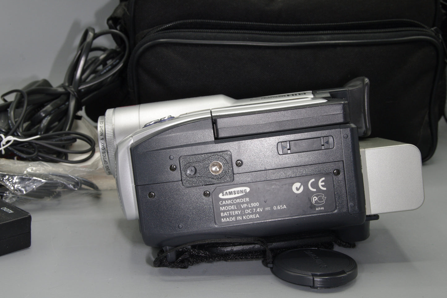 Samsung VP-L900 Hi8 Camcorder in mint condition with all accessories