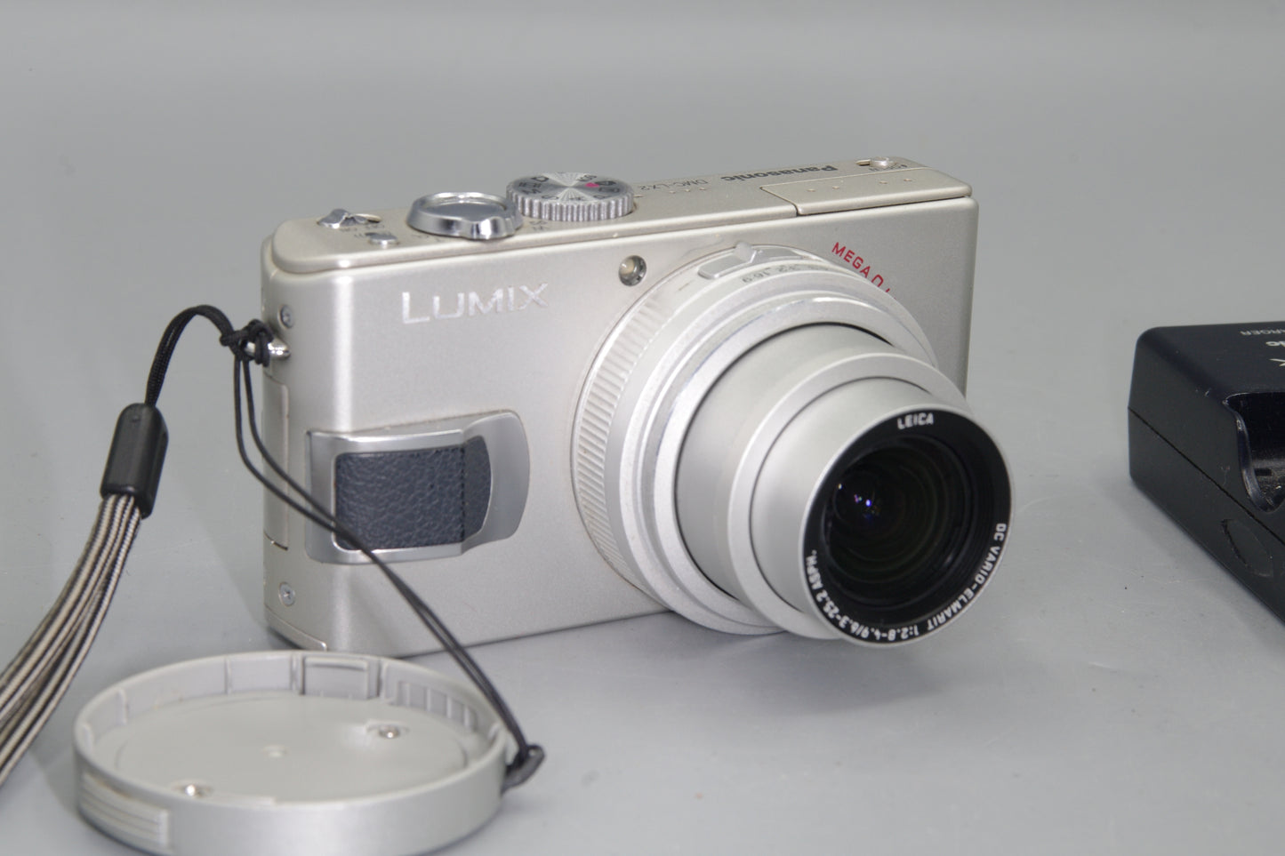Panasonic Lumix DMC-LX2 10.2MP Camera & Charger