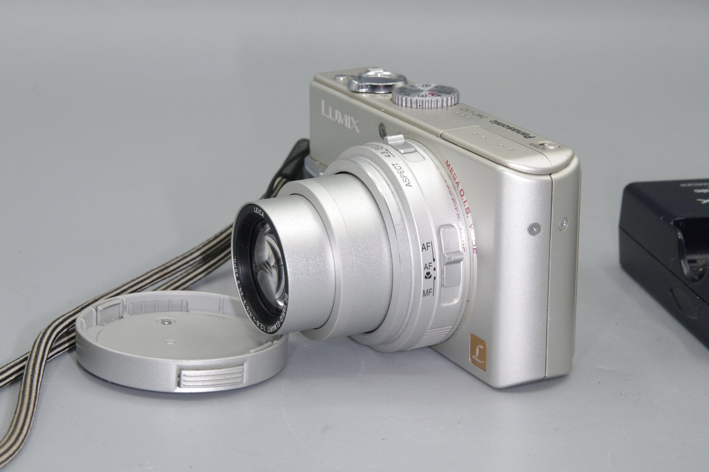 Panasonic Lumix DMC-LX2 10.2MP Camera & Charger