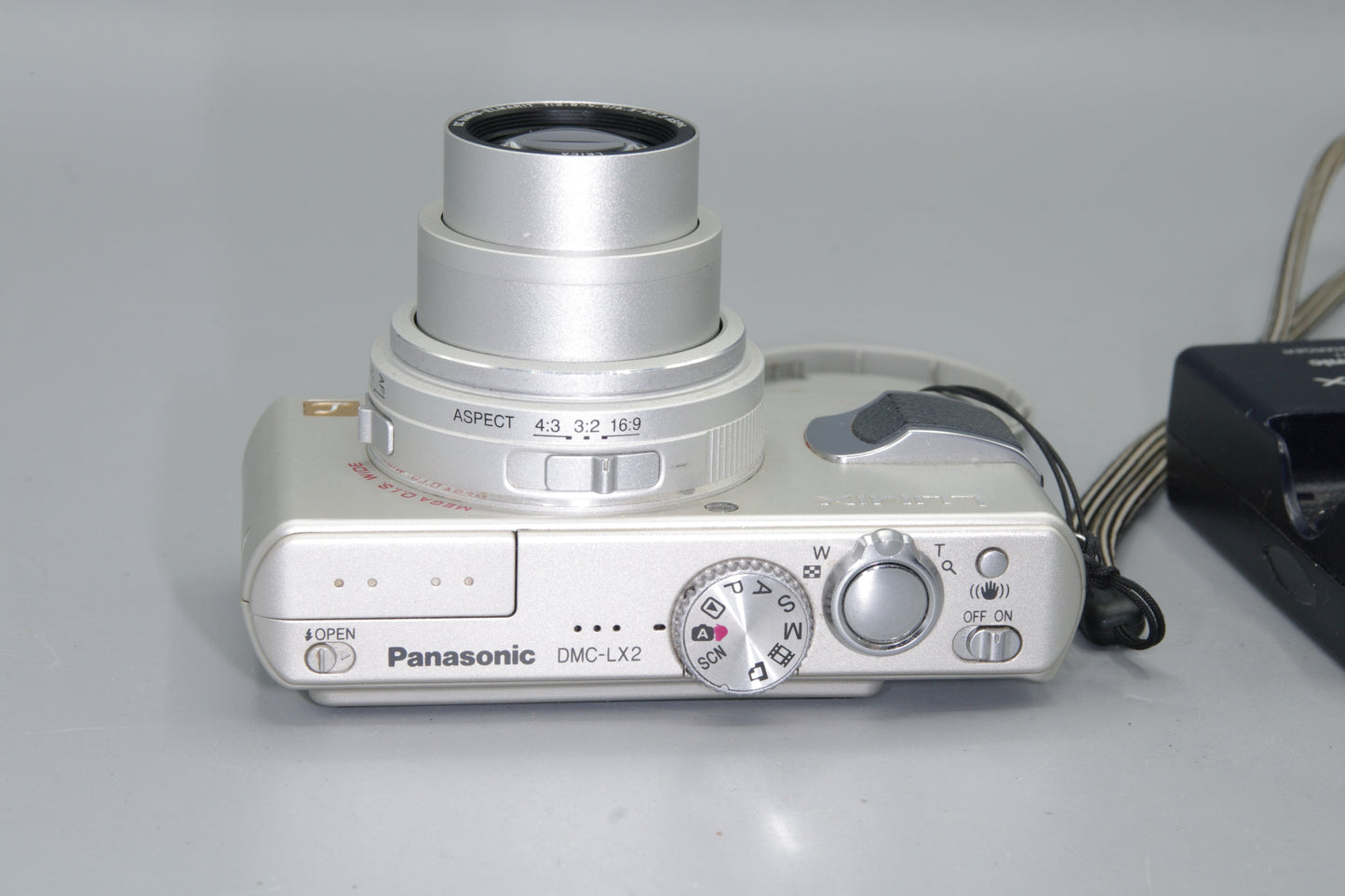 Panasonic Lumix DMC-LX2 10.2MP Camera & Charger
