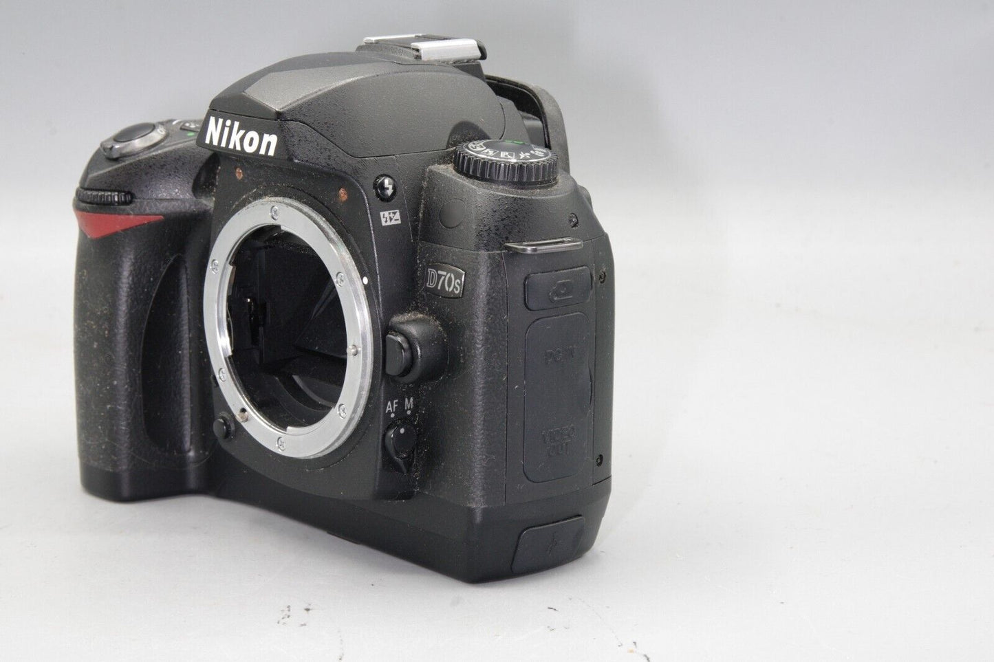 Nikon D70s 6.1MP DSLR Camera - Very Nice