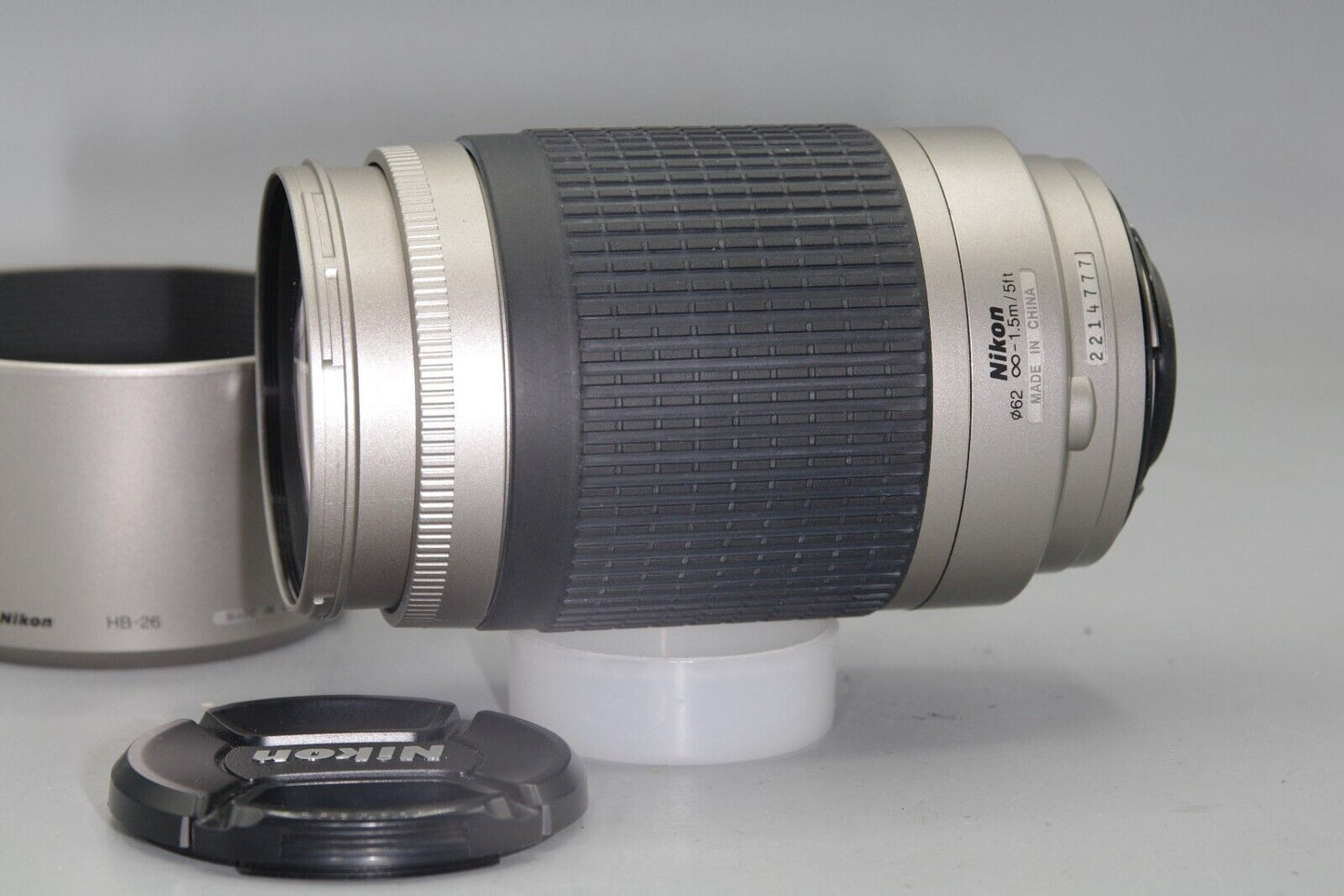 Nikon AF Nikkor 70-300mm F/4.5-5.6G ED Lens - with both caps and Hood