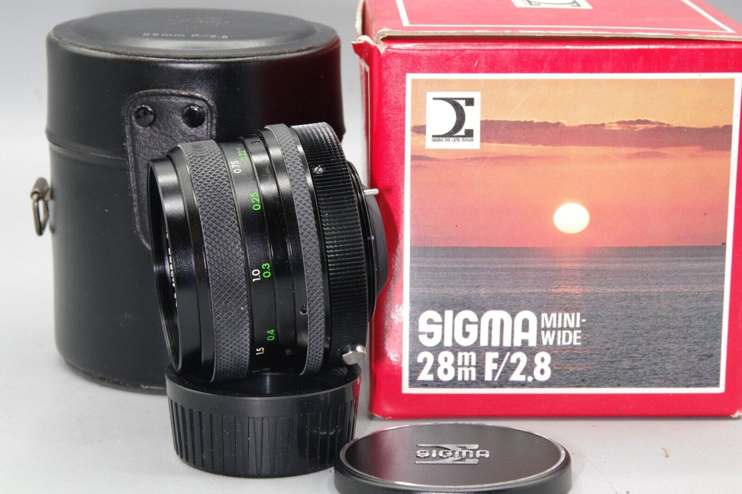 Sigma Mini-wide 28mm F/2.8 Wide Angle Lens M42 Mount -Mint Condition