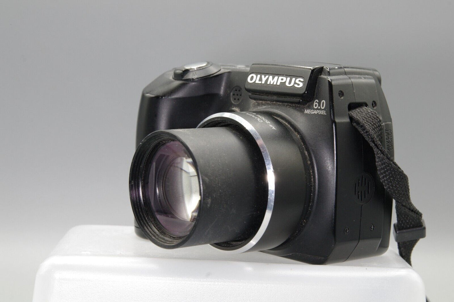 Olympus SP-500UZ 6MP Digital Bridge Camera