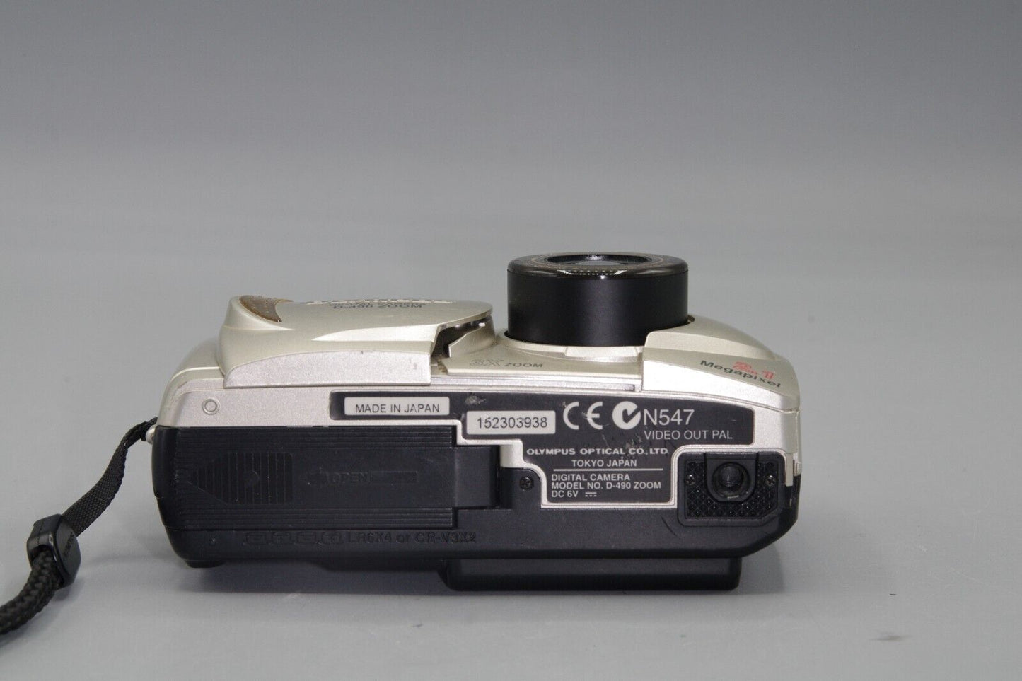 Olympus Camedia D-490 2.1MP Digital Camera - Takes AA