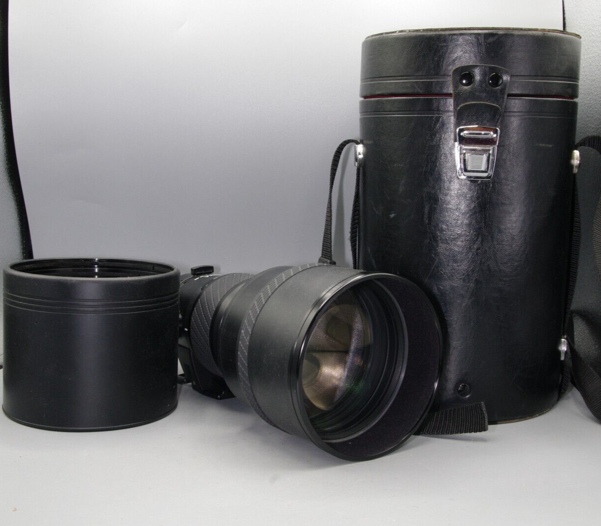 Sigma 300mm F/2.8 APO Telephoto Lens - Canon EF Mount for 35mm SLRs