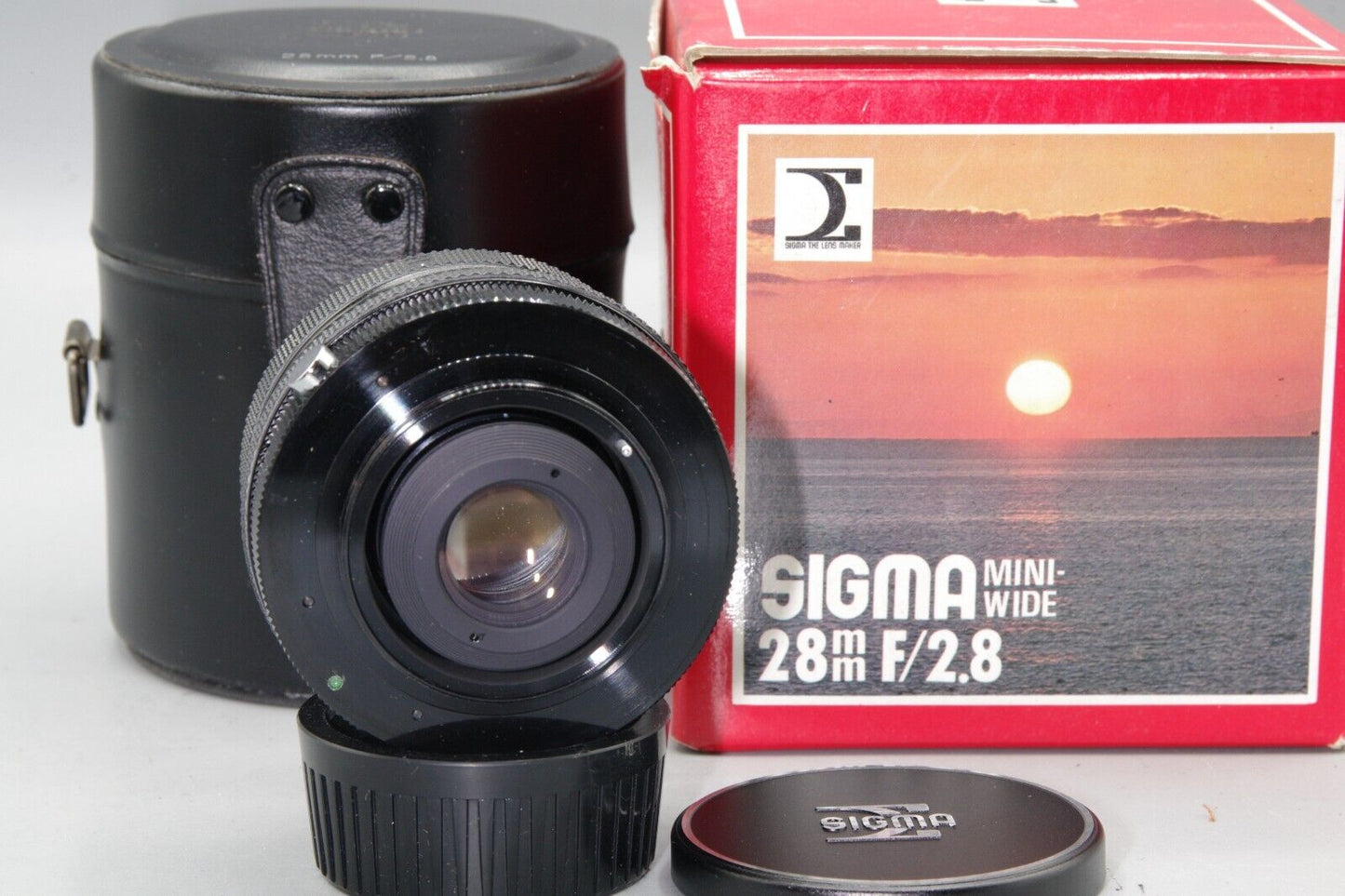 Sigma Mini-wide 28mm F/2.8 Wide Angle Lens M42 Mount -Mint Condition