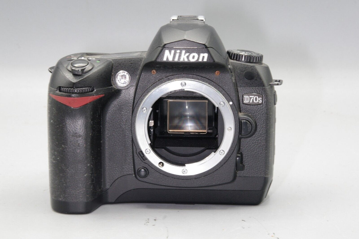 Nikon D70s 6.1MP DSLR Camera - Very Nice