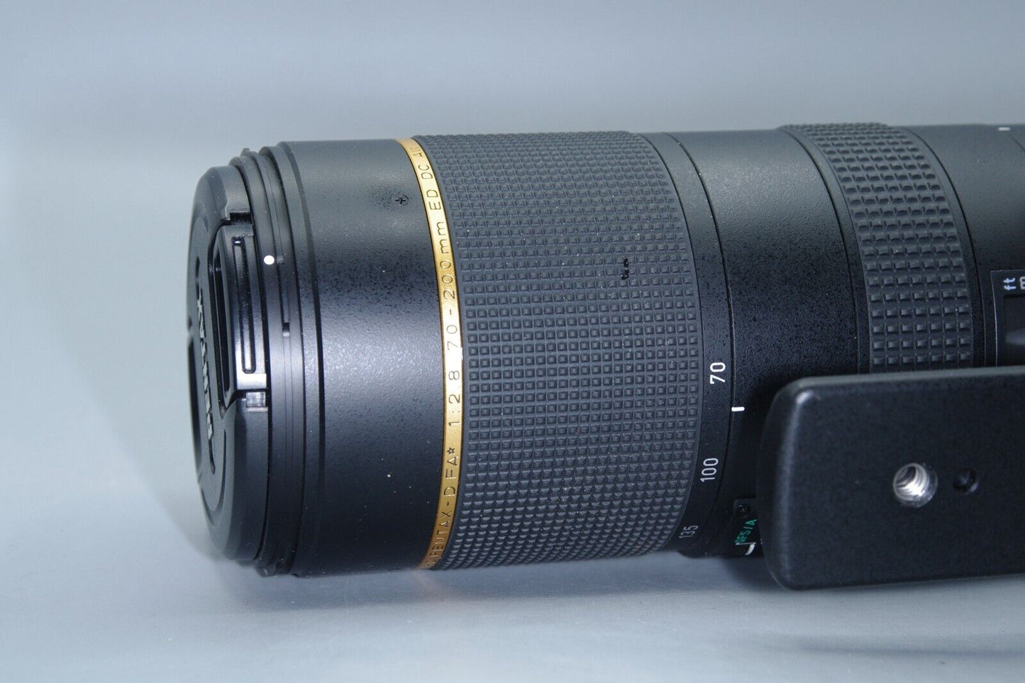 Pentax-D FA* 70-200mm F/2.8 ED DC W Lens - Nr Mint witjh Caps and Hood