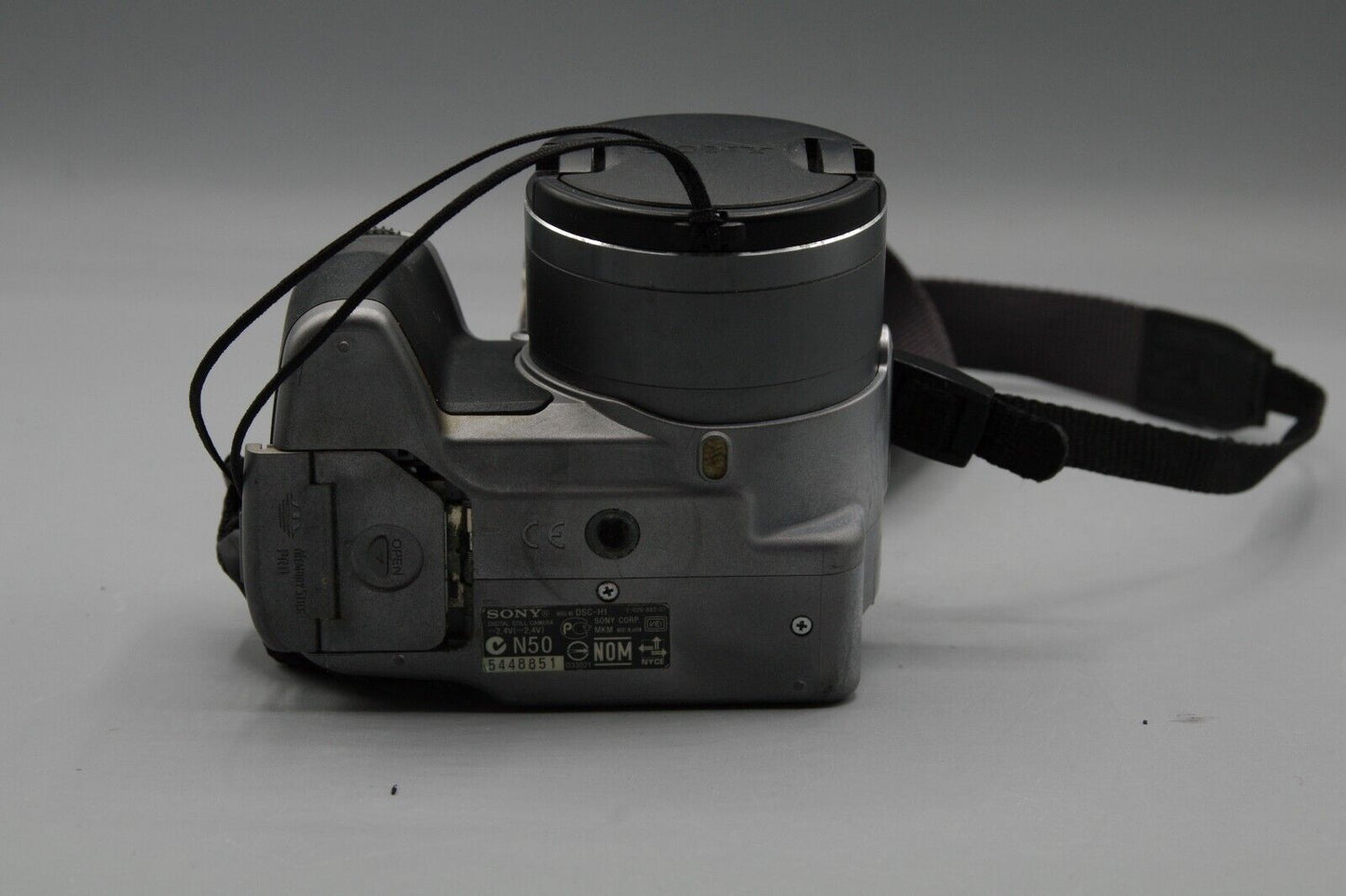 Sony DSC-H1 5.1MP Digital Bridge Camera - Repair Required