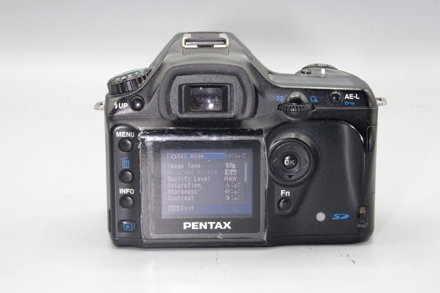Pentax *istDS 6.1MP DSLR - Excellent