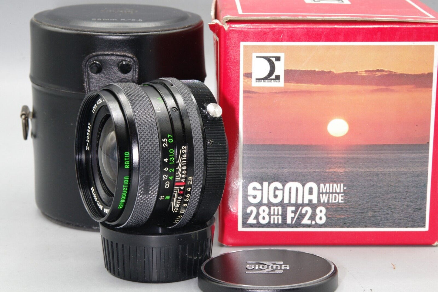 Sigma Mini-wide 28mm F/2.8 Wide Angle Lens M42 Mount -Mint Condition