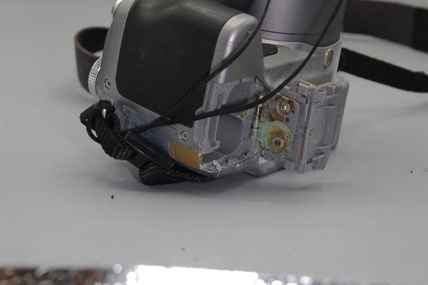 Sony DSC-H1 5.1MP Digital Bridge Camera - Repair Required
