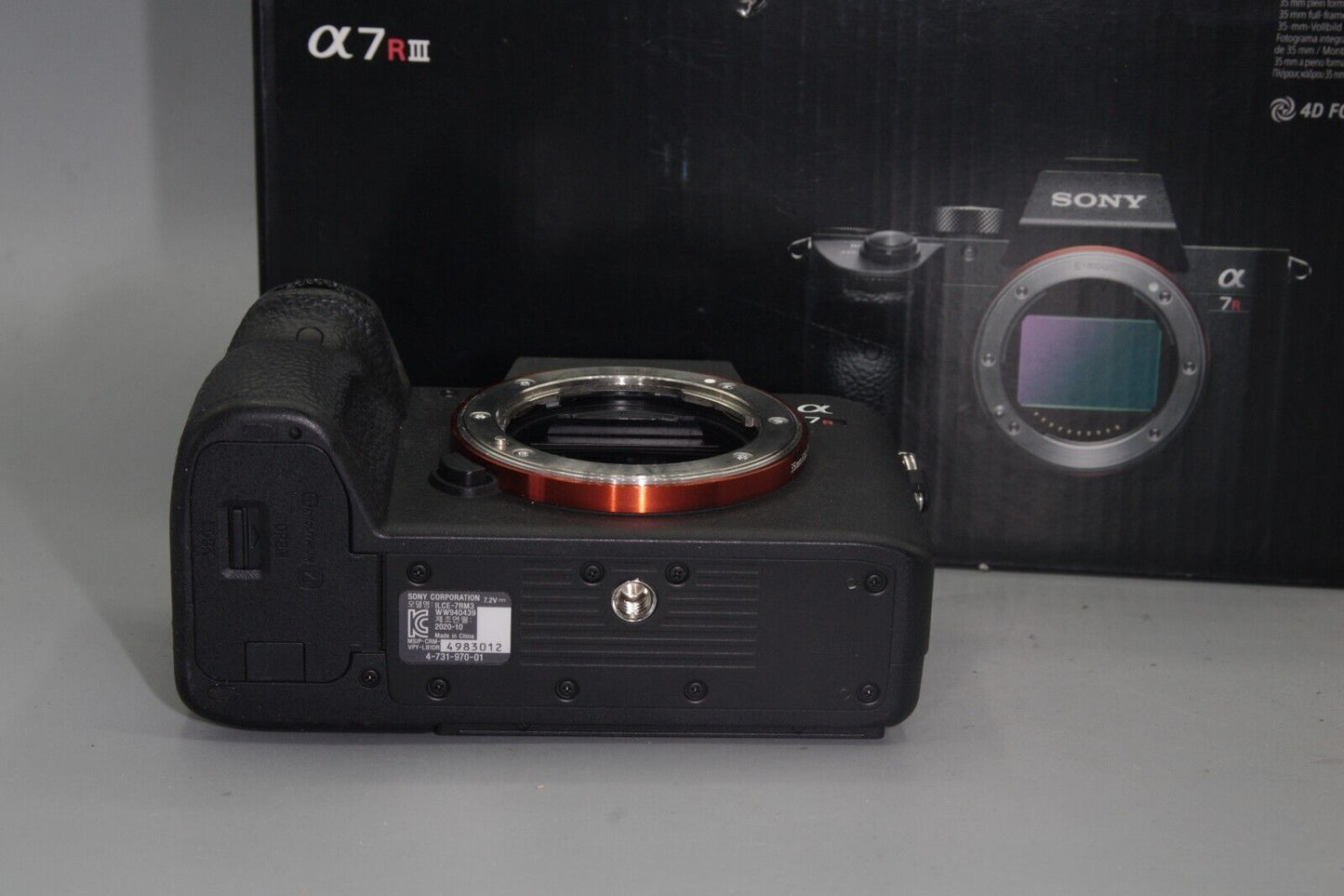 Sony Alpha A7 RIII 42.4MP Full Frame Mirrorless -  Very Low Shutter Count 3741