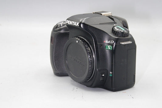 Pentax *istDS 6.1MP DSLR - Excellent