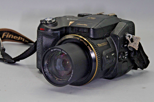 Fujifilm Finepix S7000 6.3MP Digital   Camera - AA Batteries