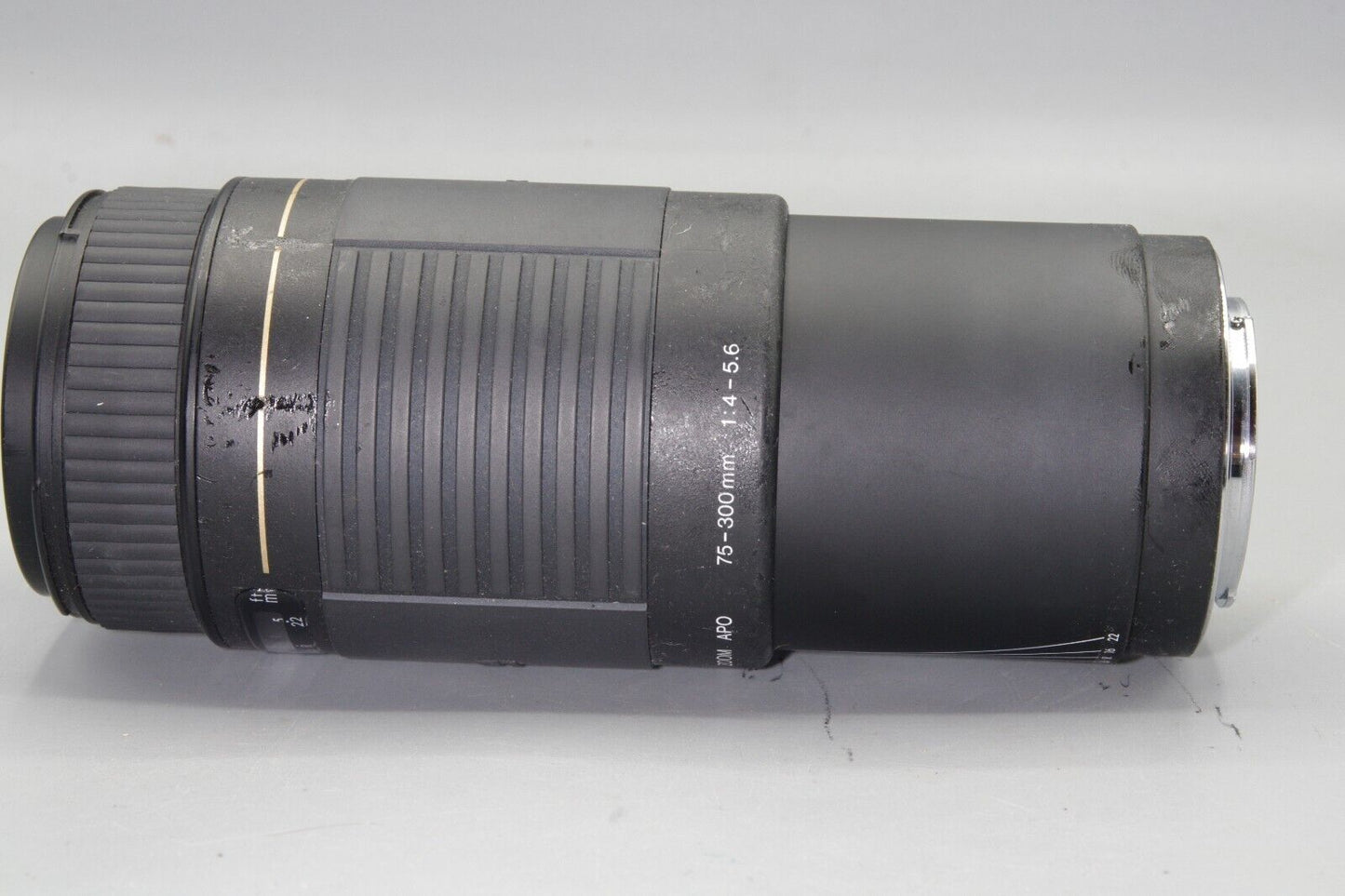 Sigma Zoom APO 75-300mm F/4-5.6 - Minolta A Mount