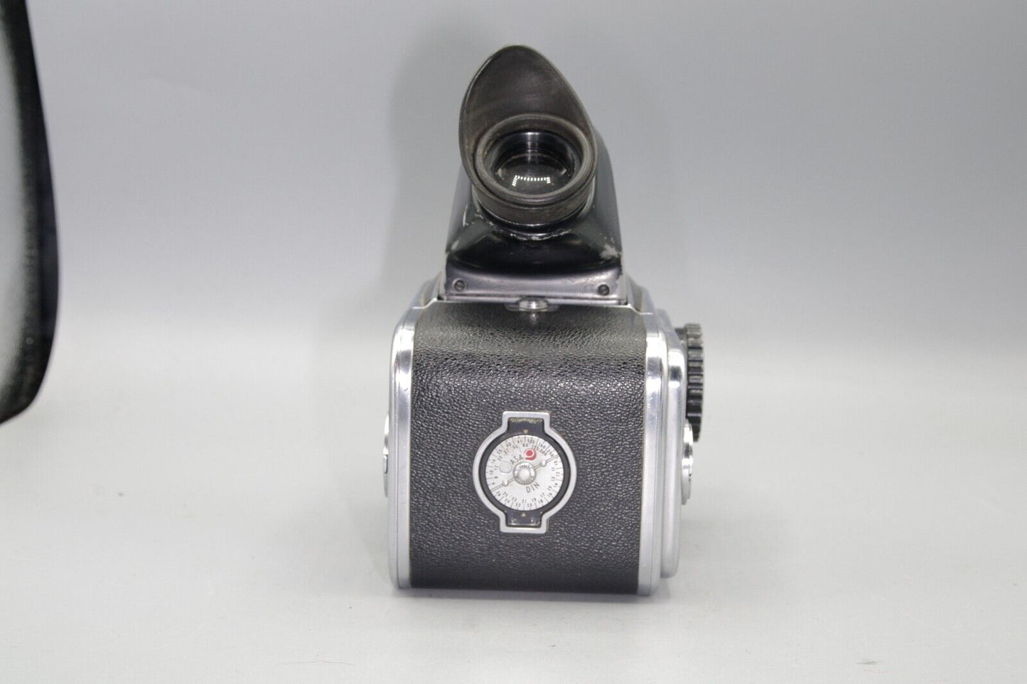 Hasselblad 1000F with Zeiss Tessar 80mm F/2.8  Lens and prism finder