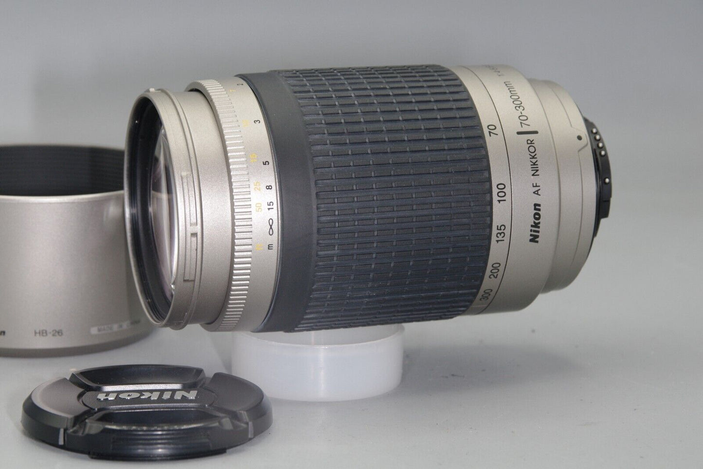 Nikon AF Nikkor 70-300mm F/4.5-5.6G ED Lens - with both caps and Hood