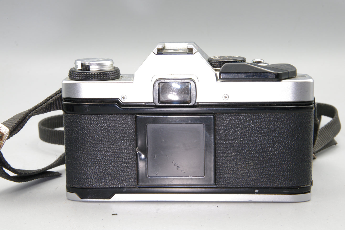 Olympus OM20 35mm SLR Camera + 50mm Lens – Manual Focus  – PLS Read