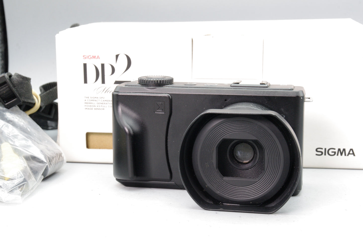 Sigma DP2 Merrill – Boxed – Lens Hood – New Battery – Screen Protector – VGC