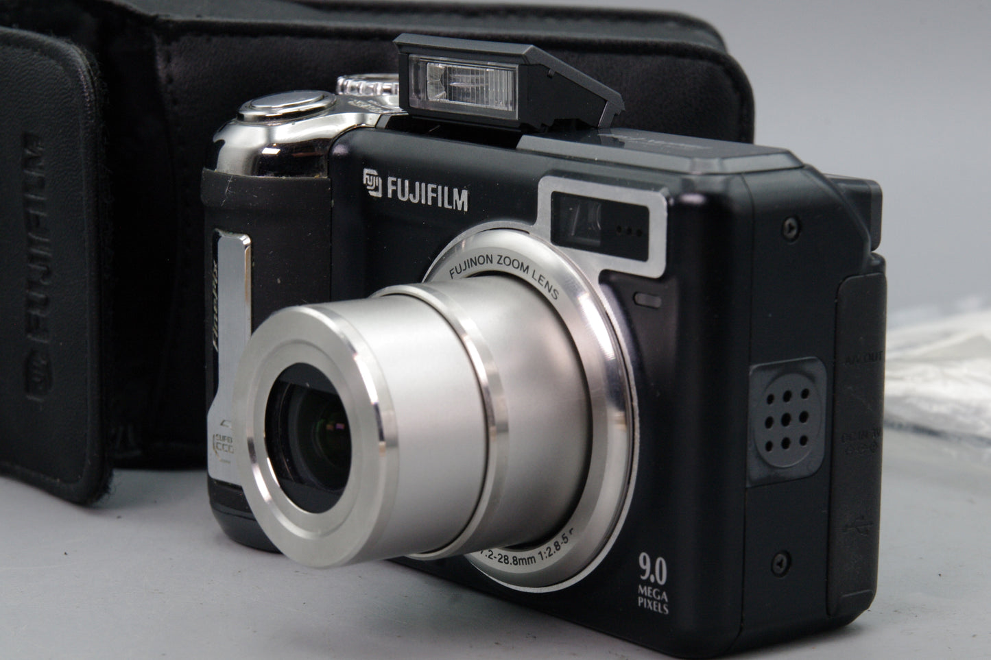 Fujifilm FinePix E900 Digital Camera – Case & Instructions – Tested – VGC