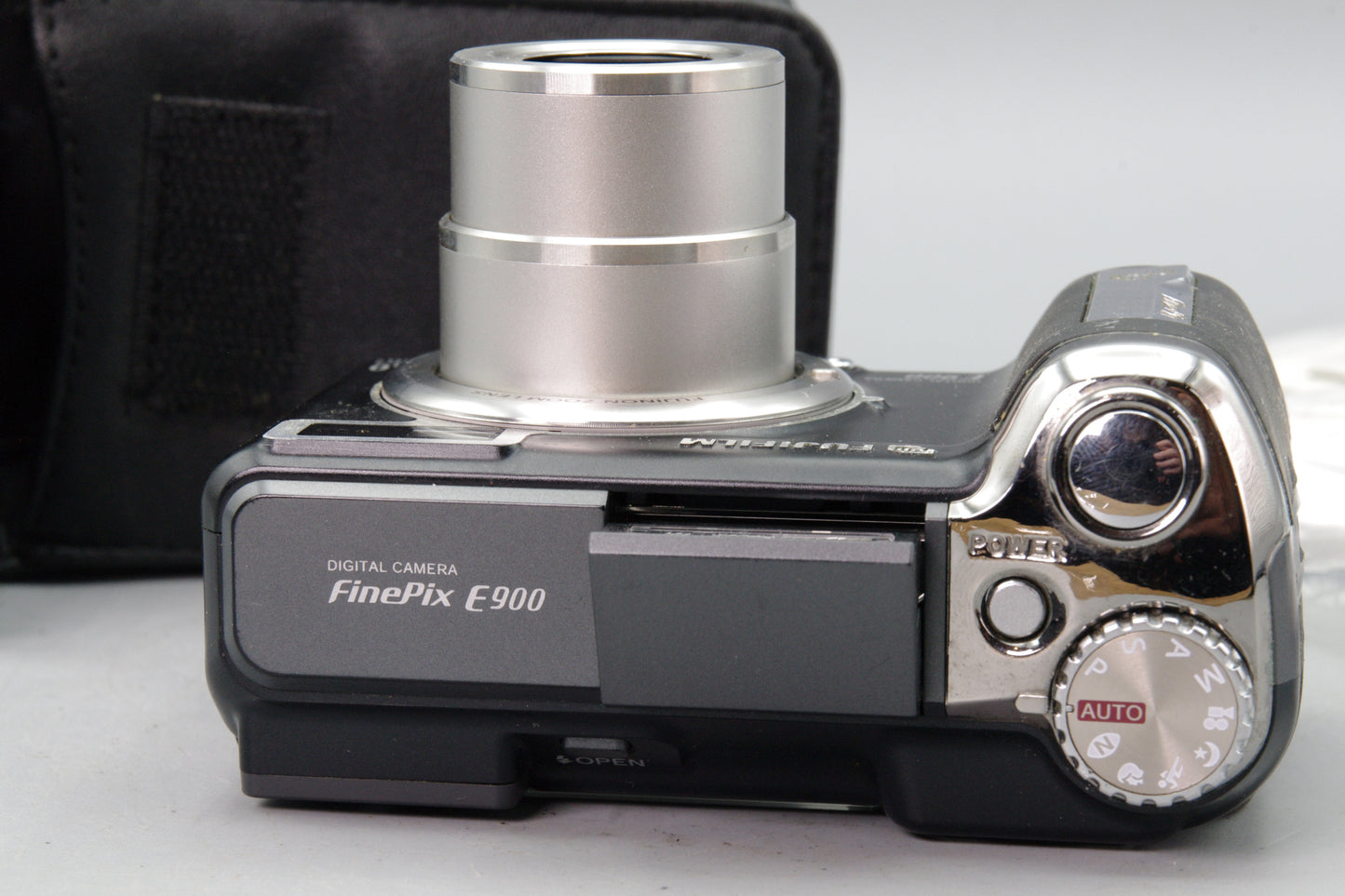 Fujifilm FinePix E900 Digital Camera – Case & Instructions – Tested – VGC