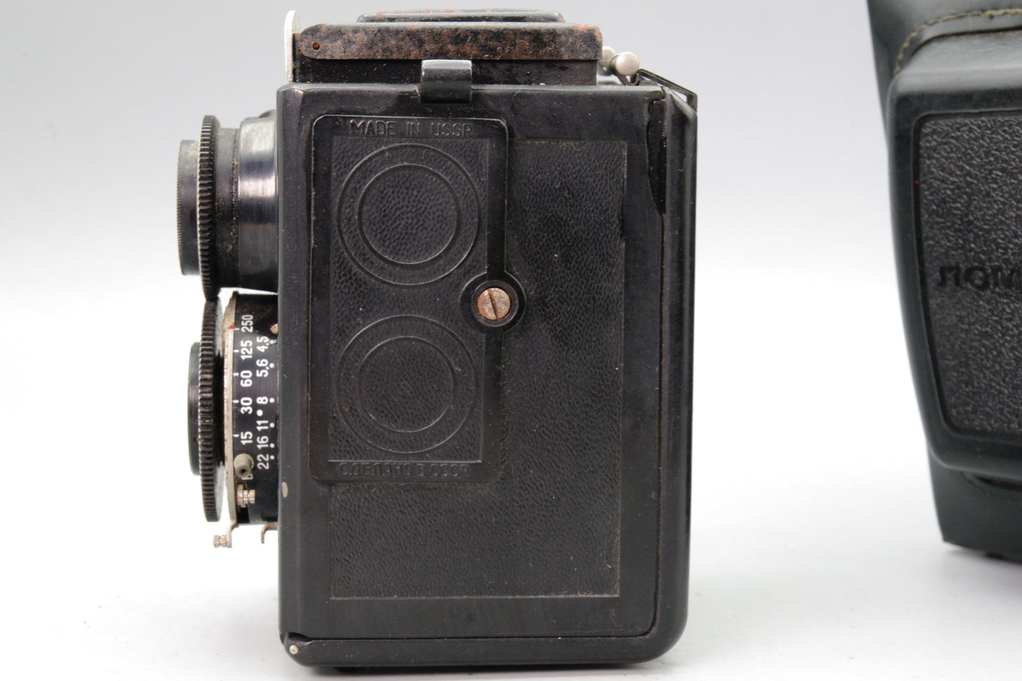 Lubitel 2 LOMO 120 TLR – 75mm f/4.5 Lens – Case – Requires Attention