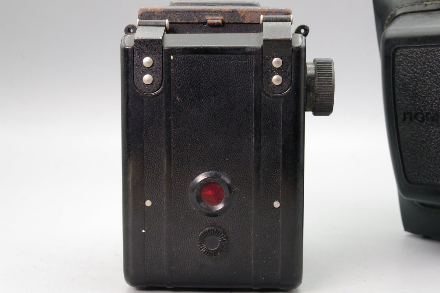 Lubitel 2 LOMO 120 TLR – 75mm f/4.5 Lens – Case – Requires Attention
