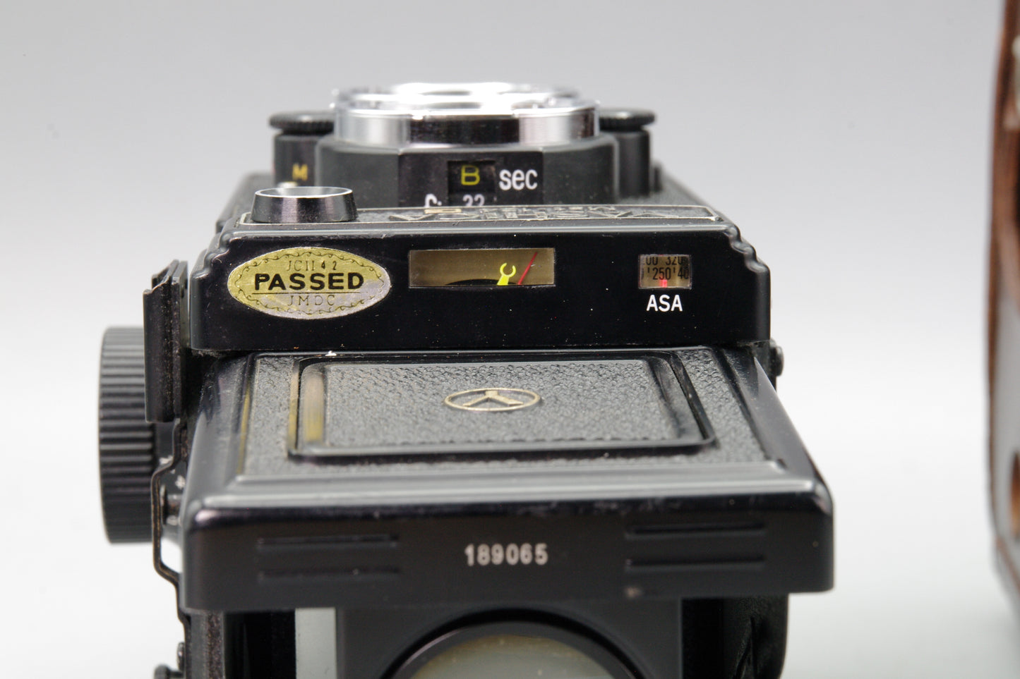 Yashica-Mat 124G TLR with 80mm F/3.5 Lens and Case - Excellent
