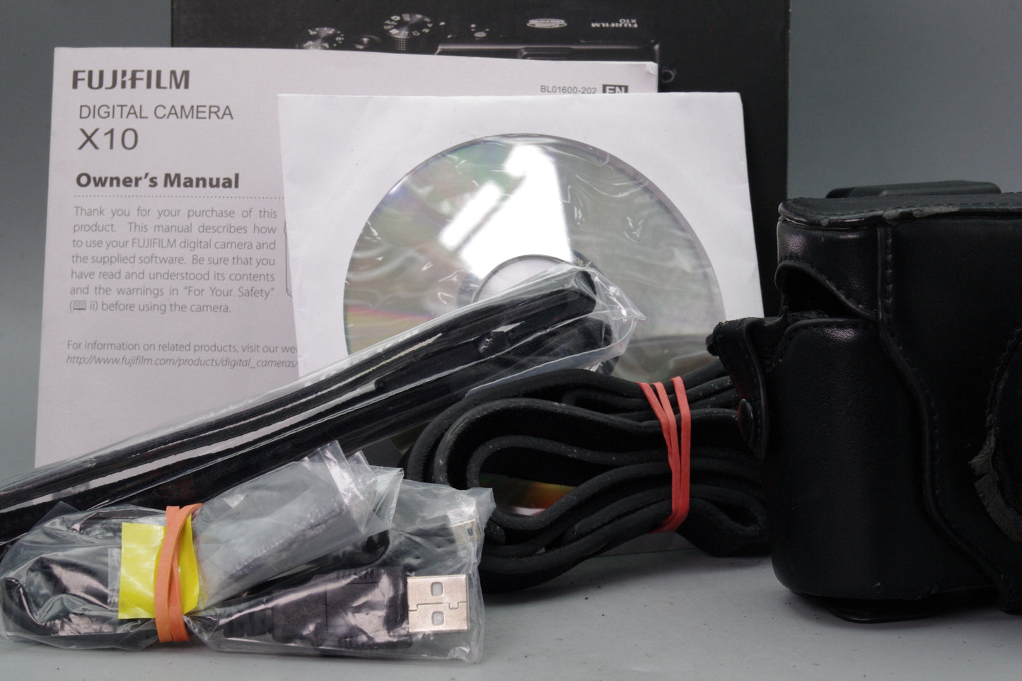 Fujifilm X10 12MP Digital Camera – Boxed – Full Kit – Very Good