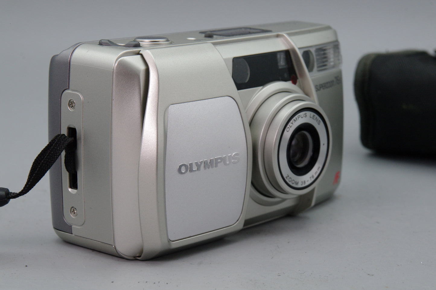 Olympus SuperZoom 76S 35mm Film Camera – Tested & Working – Excellent