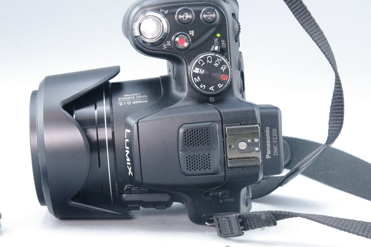 Panasonic Lumix DMC‑FZ200 12MP Bridge Camera  – Excellent Condition