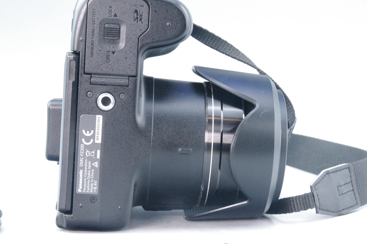 Panasonic Lumix DMC‑FZ200 12MP Bridge Camera  – Excellent Condition