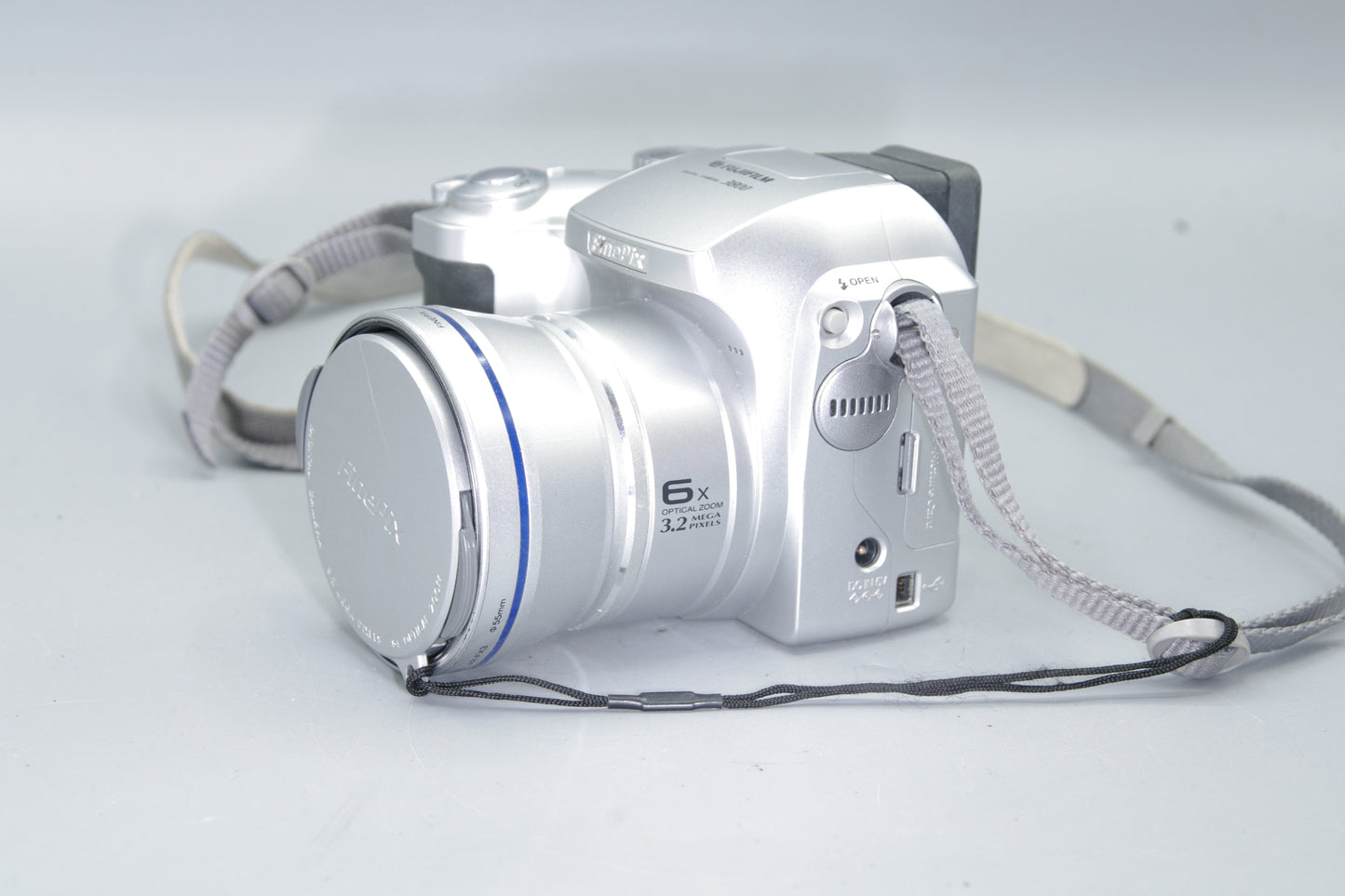Fujifilm FinePix 3800 3.2MP Digital Camera (AA Batteries)
