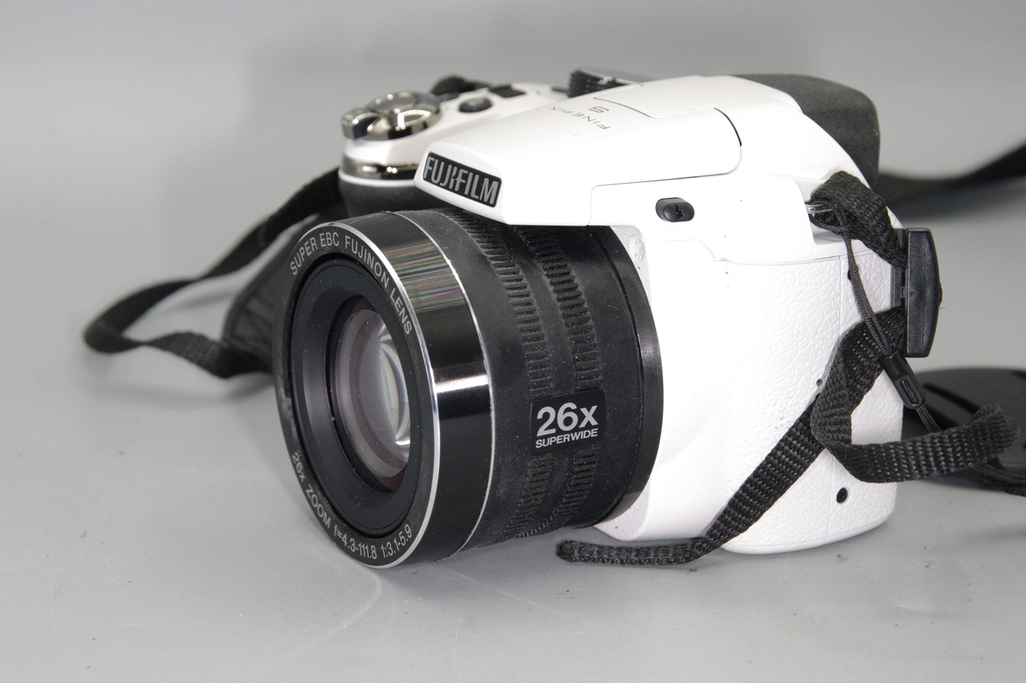 Fujifilm FinePix S4300 14MP Bridge Camera – White, 26x Zoom, VGC with Cap