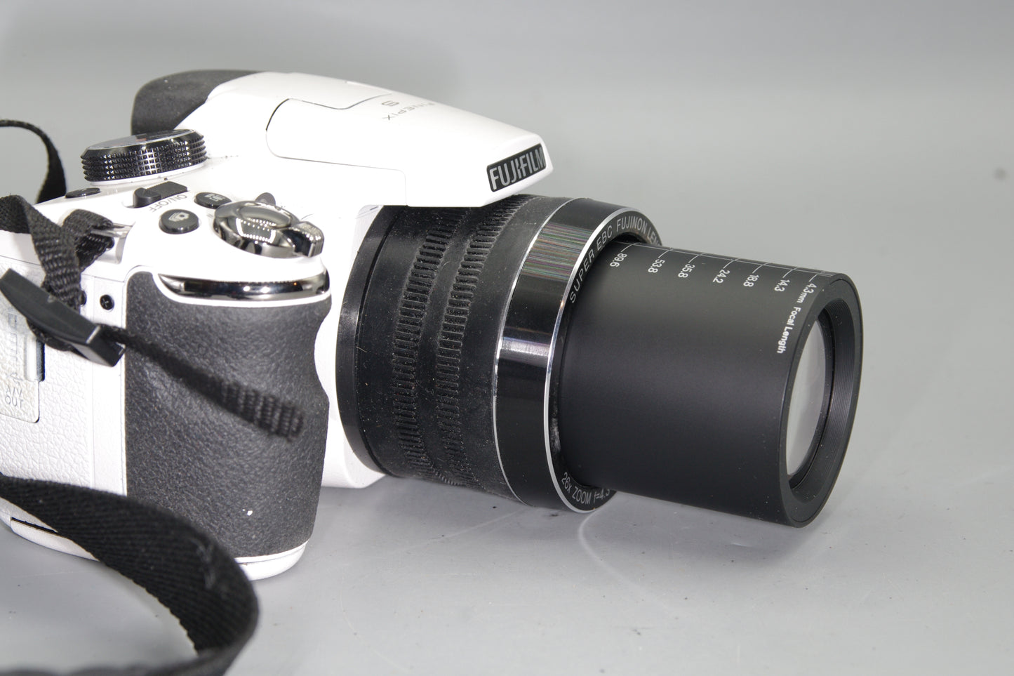 Fujifilm FinePix S4300 14MP Bridge Camera – White, 26x Zoom, VGC with Cap