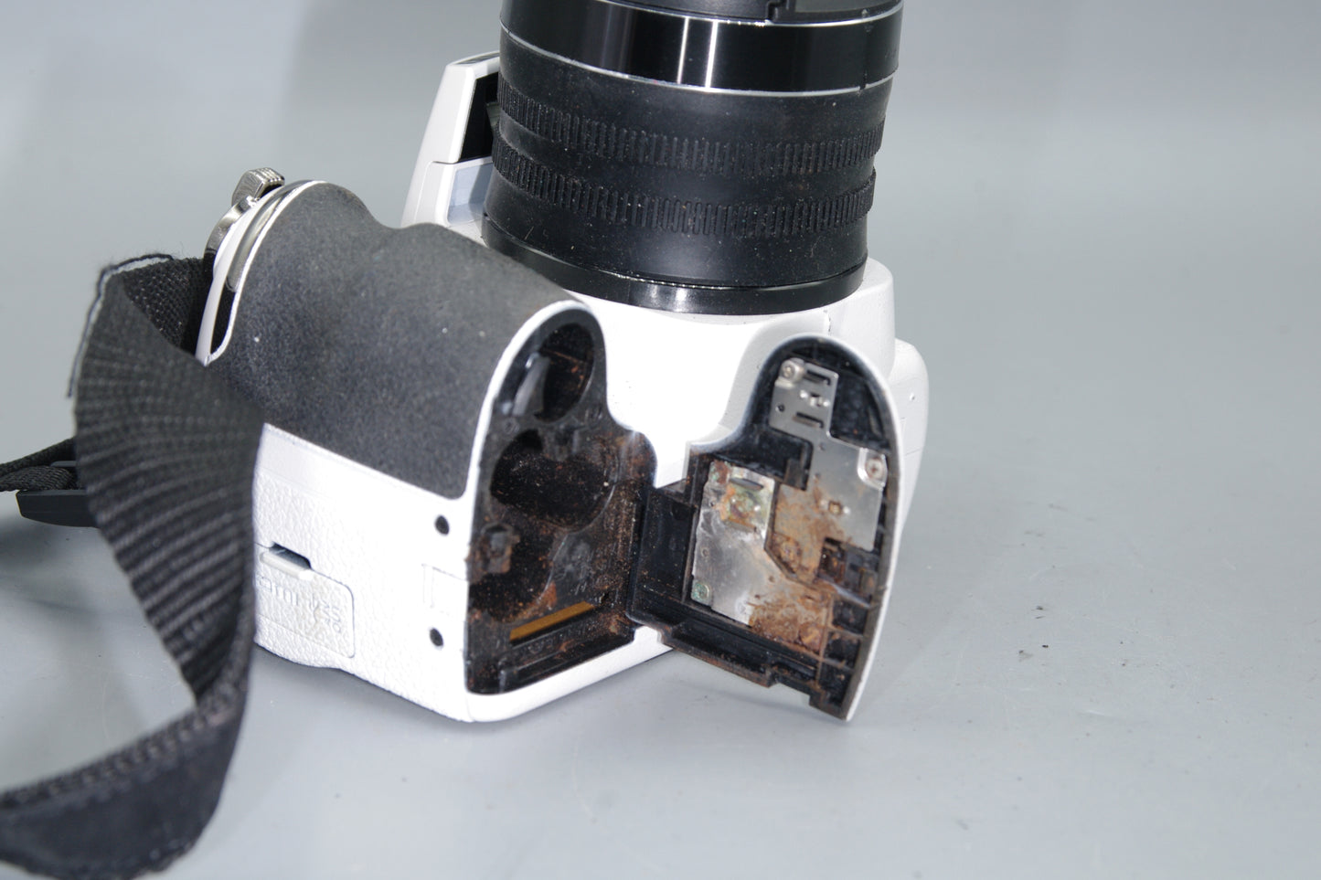 Fujifilm FinePix S4300 14MP Bridge Camera – White, 26x Zoom, VGC with Cap