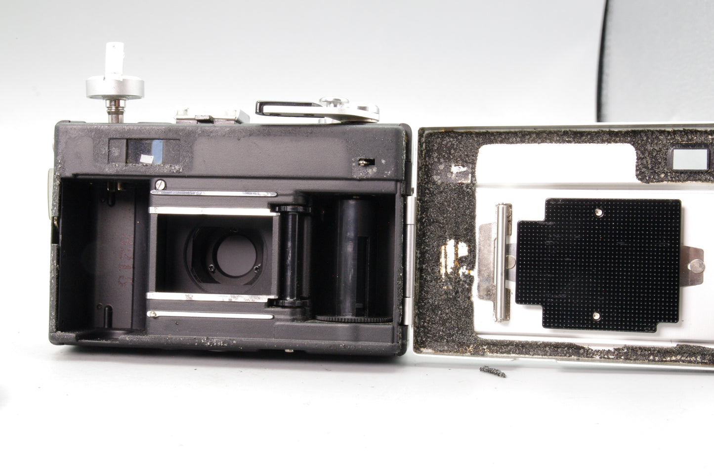 Ricoh 500 G 35mm Rangefinder Camera – Winder Sticks – Tested – Very Good