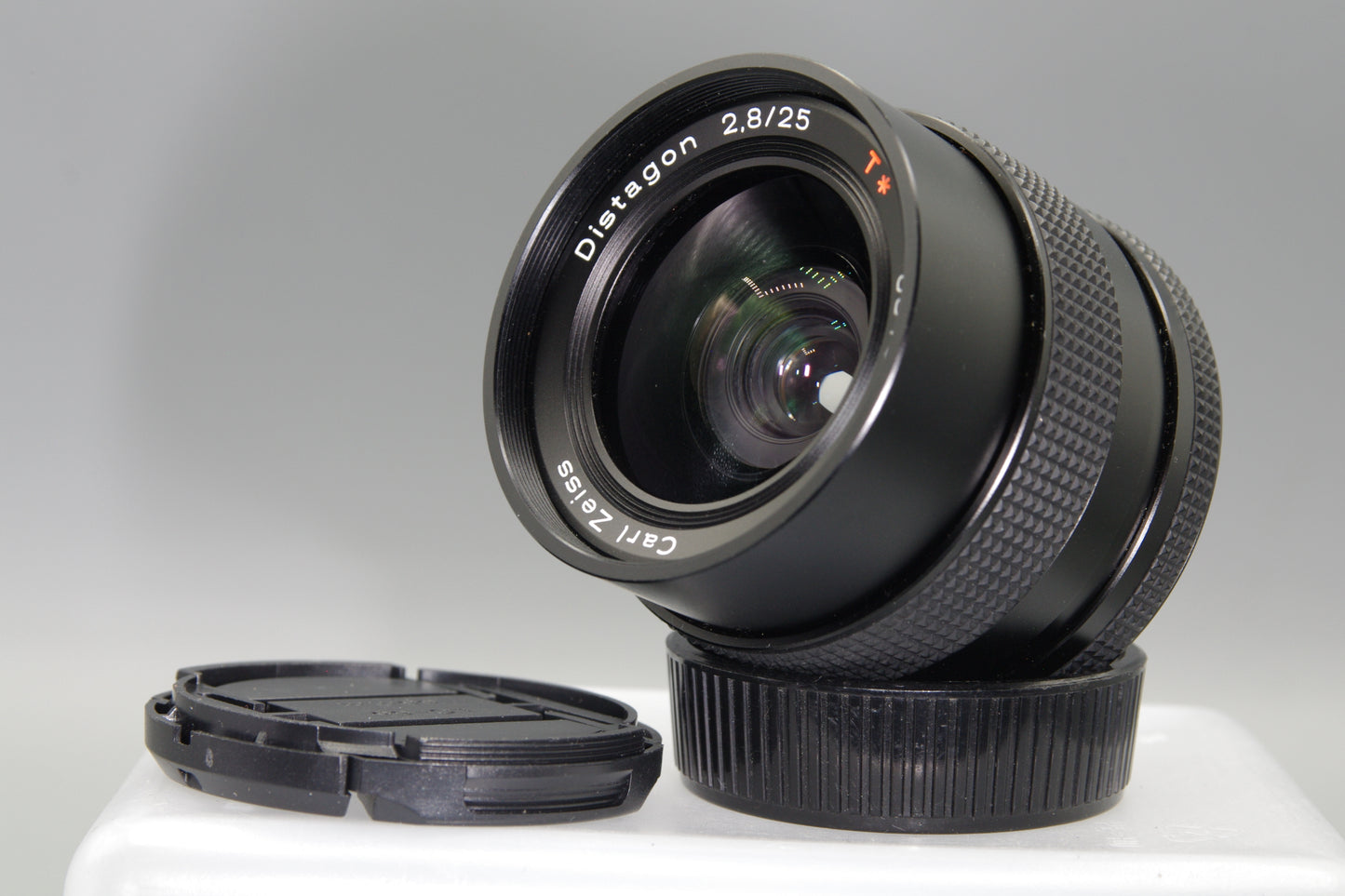 Carl Zeiss Distagon 25mm F/2.8 T* Prime Lens - Contax/Yashica Mount - Excellent