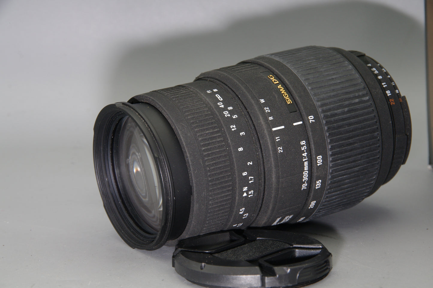 Sigma 70-300mm f4-5.6 DG AF Zoom Lens Nikon F Mount Boxed with Caps