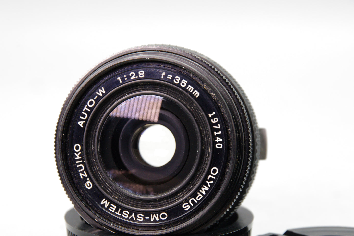 Olympus G.Zuiko Auto‑W 35mm f/2.8 Lens – OM Mount – With Both Caps